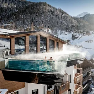 - Alpine . Luxury . Life Зёльден
